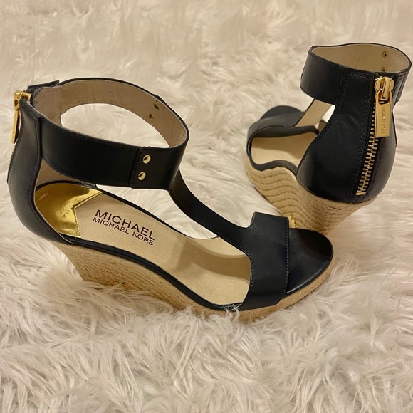 Brand NEW!!!! Michael Kors Navy Wedges - Picture 2 of 12